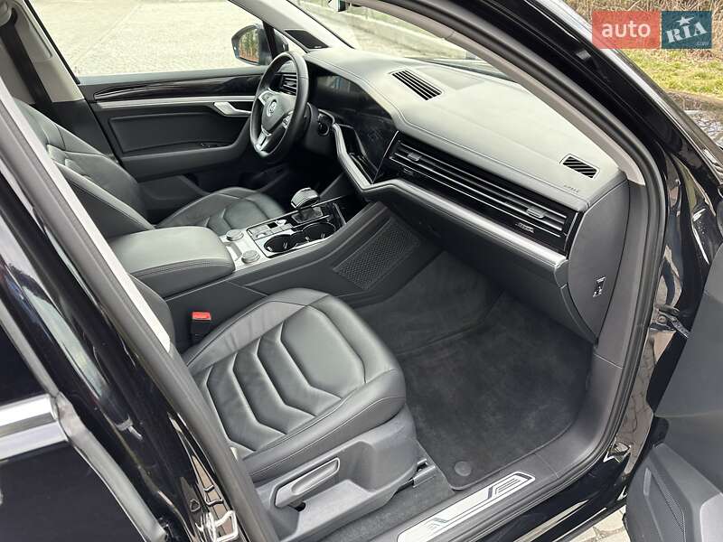 Внедорожник / Кроссовер Volkswagen Touareg 2018 в Луцке