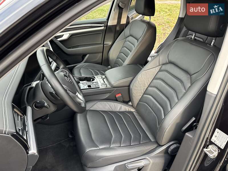 Внедорожник / Кроссовер Volkswagen Touareg 2018 в Луцке