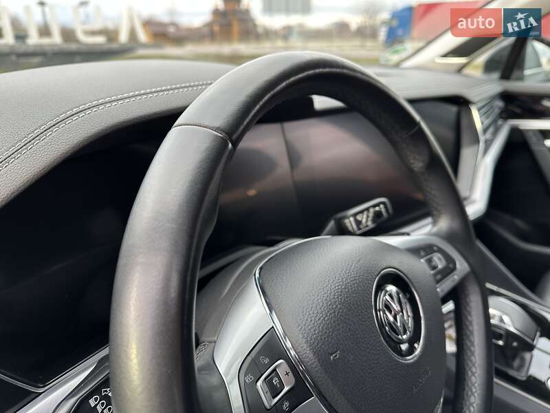 Внедорожник / Кроссовер Volkswagen Touareg 2018 в Луцке