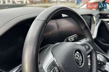 Внедорожник / Кроссовер Volkswagen Touareg 2018 в 