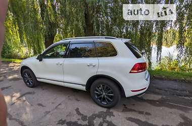 Внедорожник / Кроссовер Volkswagen Touareg 2014 в Ровно