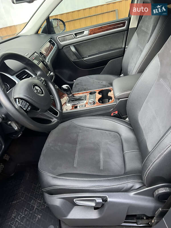 Внедорожник / Кроссовер Volkswagen Touareg 2013 в Умани