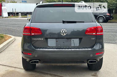 Позашляховик / Кросовер Volkswagen Touareg 2013 в 