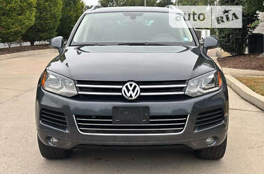 Позашляховик / Кросовер Volkswagen Touareg 2013 в 