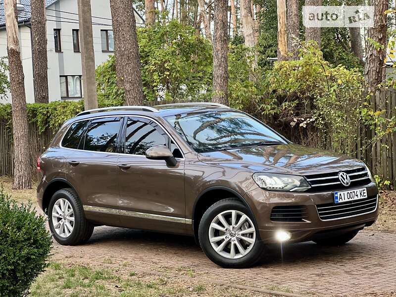 Внедорожник / Кроссовер Volkswagen Touareg 2014 в Киеве