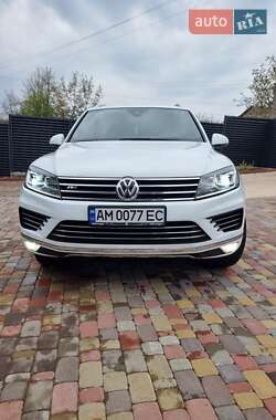 Позашляховик / Кросовер Volkswagen Touareg 2016 в 