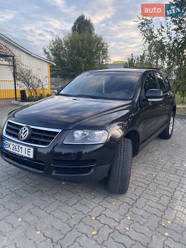 Внедорожник / Кроссовер Volkswagen Touareg 2006 в Вараше