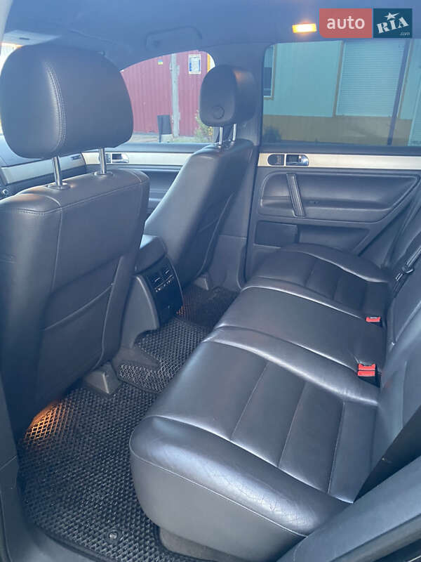 Внедорожник / Кроссовер Volkswagen Touareg 2006 в Вараше