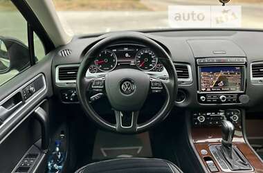 Внедорожник / Кроссовер Volkswagen Touareg 2016 в Киеве