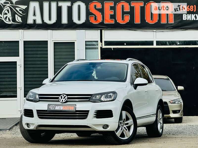 Внедорожник / Кроссовер Volkswagen Touareg 2013 в Харькове