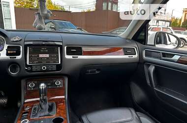 Внедорожник / Кроссовер Volkswagen Touareg 2013 в Харькове