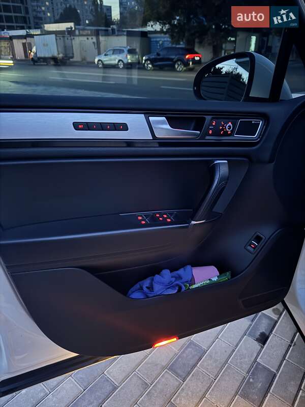 Внедорожник / Кроссовер Volkswagen Touareg 2011 в Киеве фото 14 Внедорожник / Кроссовер Volkswagen Touareg 2011 в Киеве