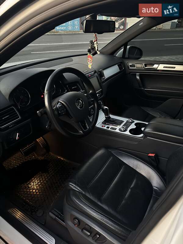 Внедорожник / Кроссовер Volkswagen Touareg 2011 в Киеве фото 16 Внедорожник / Кроссовер Volkswagen Touareg 2011 в Киеве