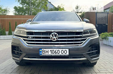 Позашляховик / Кросовер Volkswagen Touareg 2019 в Одесі