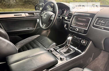 Внедорожник / Кроссовер Volkswagen Touareg 2013 в Львове