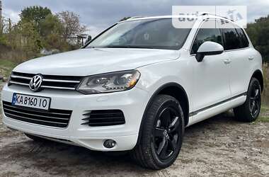 Внедорожник / Кроссовер Volkswagen Touareg 2014 в Киеве