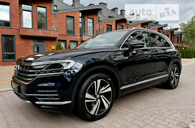 Позашляховик / Кросовер Volkswagen Touareg 2020 в Києві