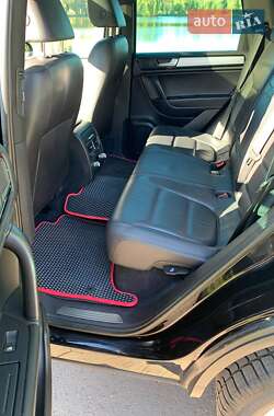 Внедорожник / Кроссовер Volkswagen Touareg 2012 в 