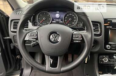 Внедорожник / Кроссовер Volkswagen Touareg 2013 в Киеве