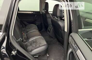 Внедорожник / Кроссовер Volkswagen Touareg 2013 в Киеве