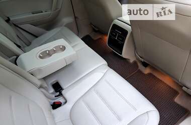 Внедорожник / Кроссовер Volkswagen Touareg 2010 в Киеве