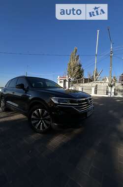 Внедорожник / Кроссовер Volkswagen Touareg 2020 в Николаеве