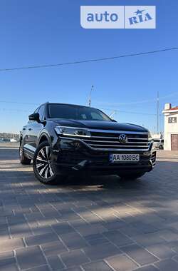 Внедорожник / Кроссовер Volkswagen Touareg 2020 в Николаеве