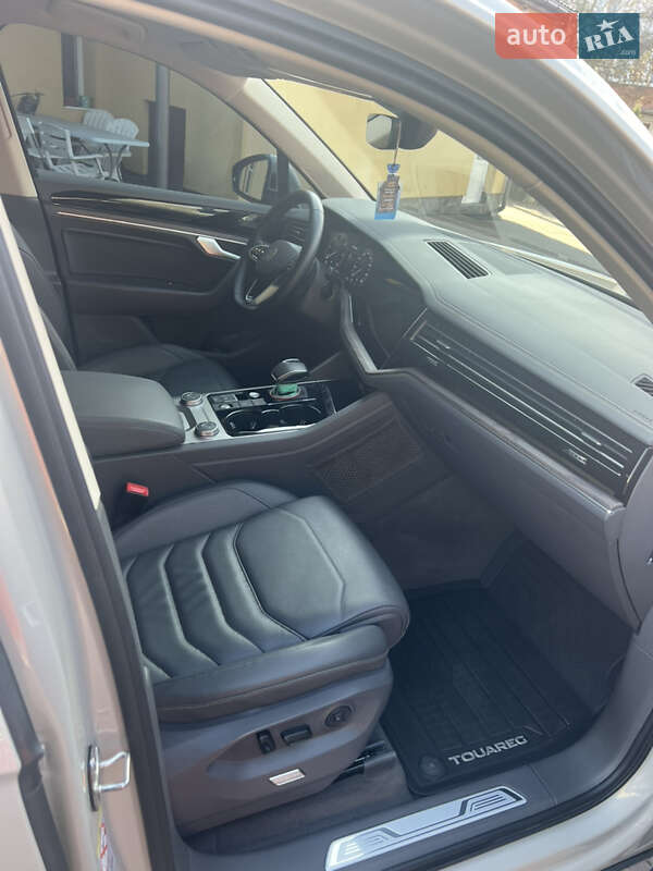 Позашляховик / Кросовер Volkswagen Touareg 2021 в Львові