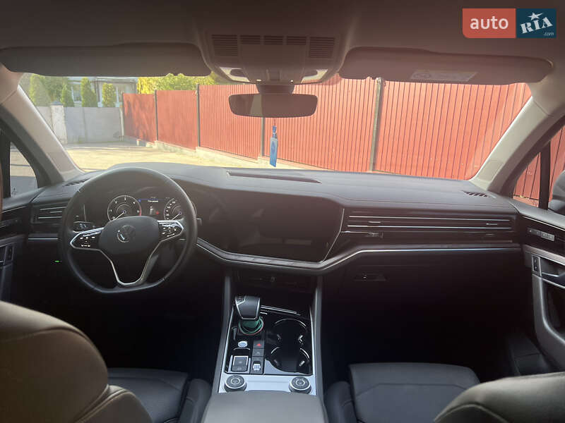 Позашляховик / Кросовер Volkswagen Touareg 2021 в Львові