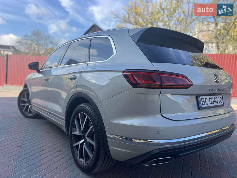 Позашляховик / Кросовер Volkswagen Touareg 2021 в Львові