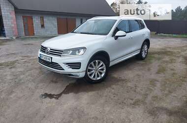 Внедорожник / Кроссовер Volkswagen Touareg 2015 в Сарнах