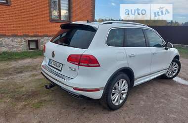 Внедорожник / Кроссовер Volkswagen Touareg 2015 в Сарнах