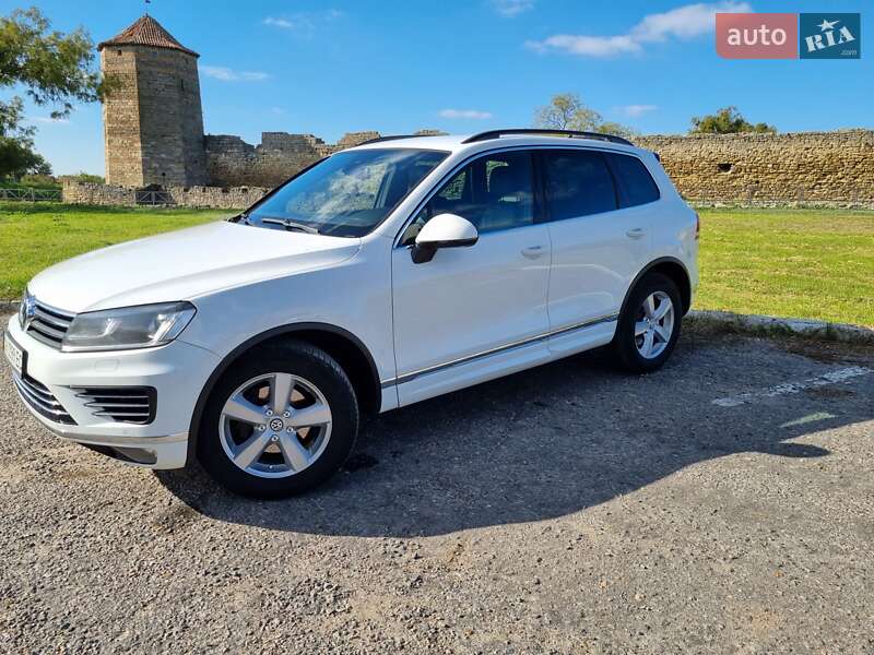 Внедорожник / Кроссовер Volkswagen Touareg 2015 в Белгороде-Днестровском