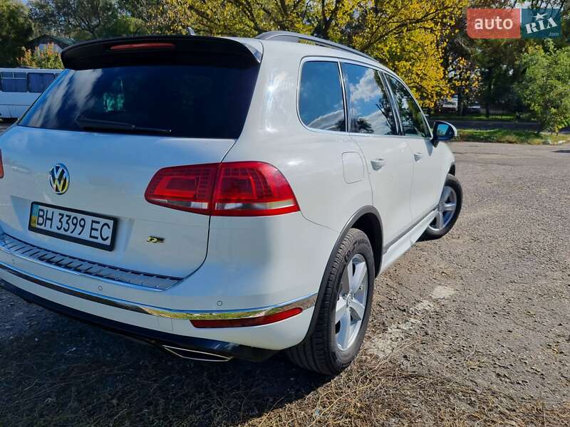 Внедорожник / Кроссовер Volkswagen Touareg 2015 в Белгороде-Днестровском