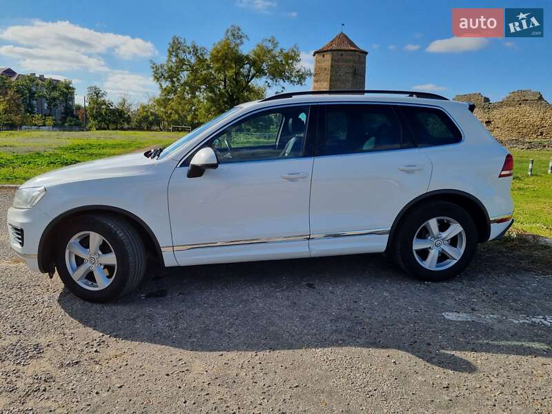 Внедорожник / Кроссовер Volkswagen Touareg 2015 в Белгороде-Днестровском