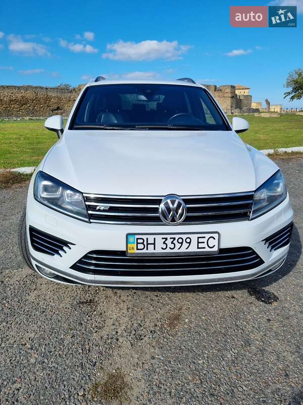 Внедорожник / Кроссовер Volkswagen Touareg 2015 в Белгороде-Днестровском