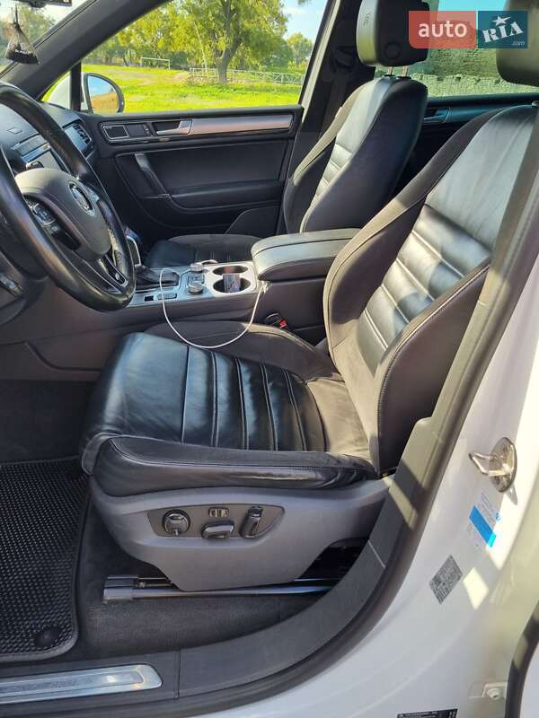 Внедорожник / Кроссовер Volkswagen Touareg 2015 в Белгороде-Днестровском