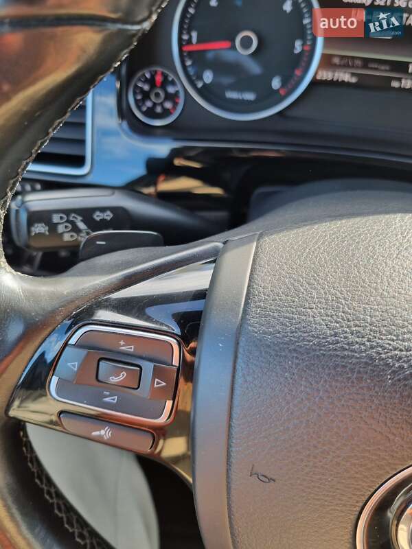 Внедорожник / Кроссовер Volkswagen Touareg 2015 в Белгороде-Днестровском