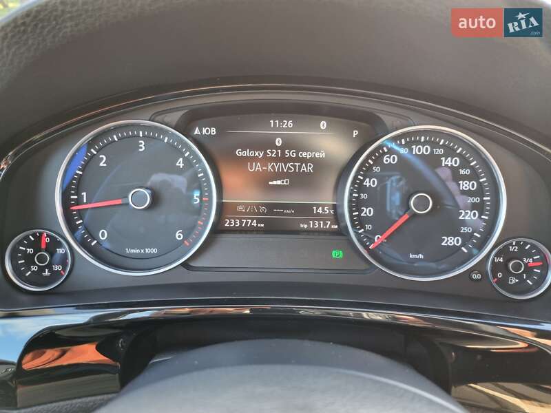 Внедорожник / Кроссовер Volkswagen Touareg 2015 в Белгороде-Днестровском