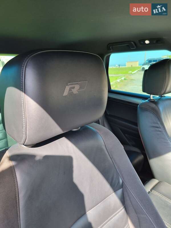 Внедорожник / Кроссовер Volkswagen Touareg 2015 в Белгороде-Днестровском