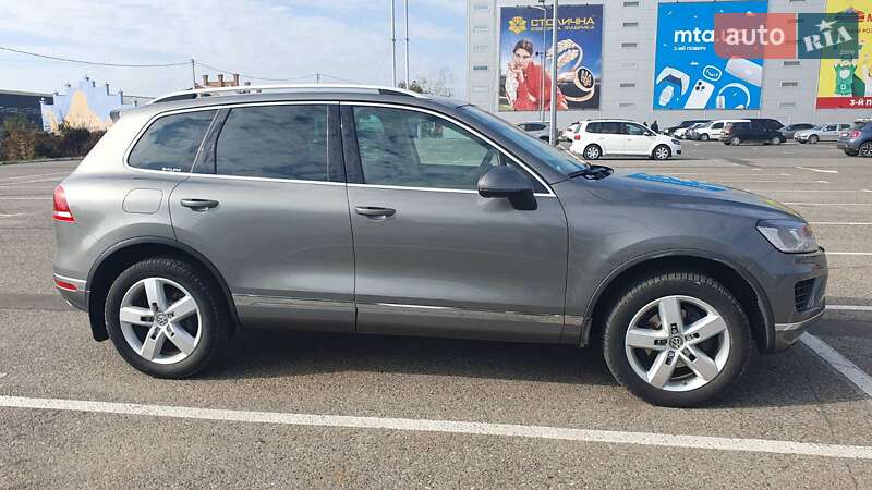 Внедорожник / Кроссовер Volkswagen Touareg 2015 в Черновцах