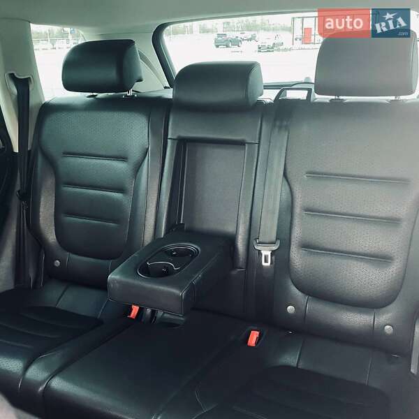 Внедорожник / Кроссовер Volkswagen Touareg 2014 в Киеве