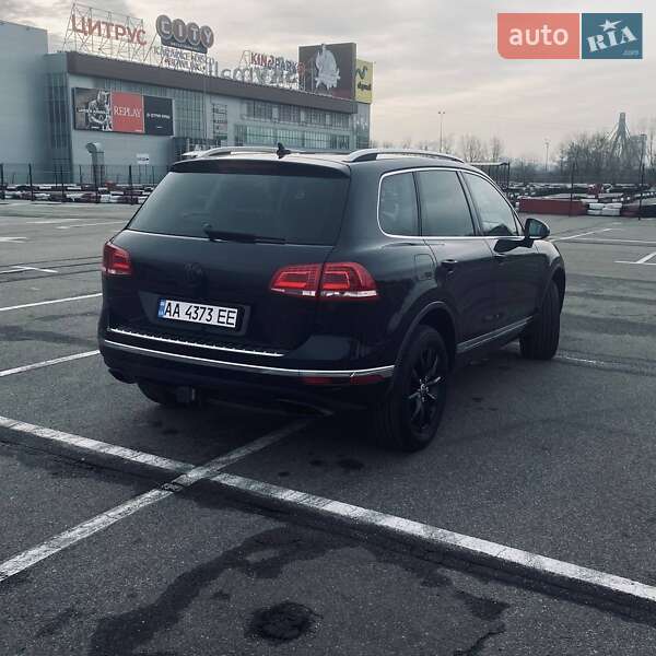 Внедорожник / Кроссовер Volkswagen Touareg 2014 в Киеве