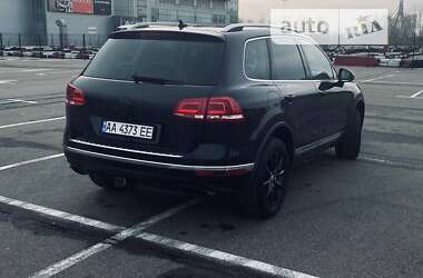 Внедорожник / Кроссовер Volkswagen Touareg 2014 в Киеве