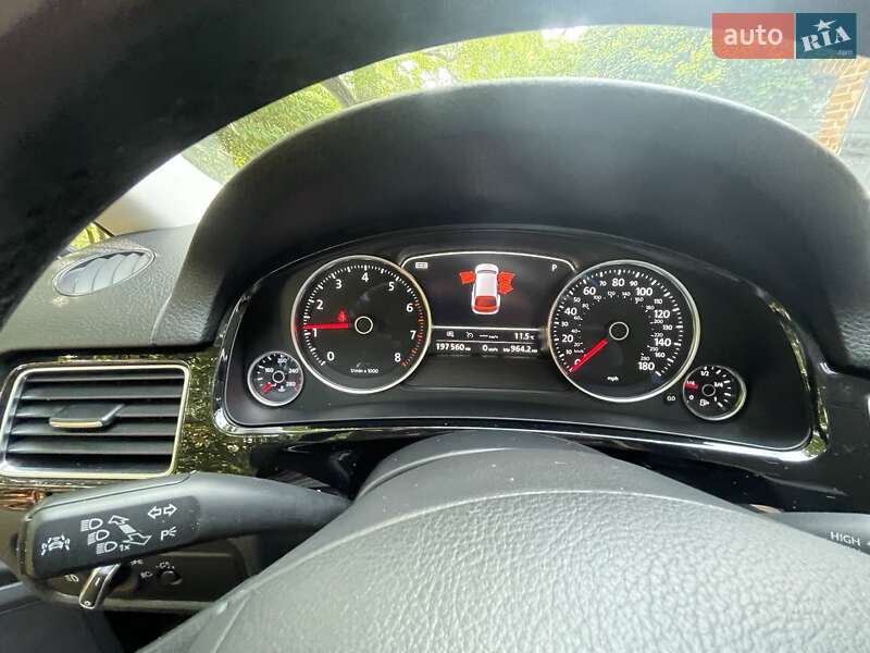 Внедорожник / Кроссовер Volkswagen Touareg 2014 в Киеве