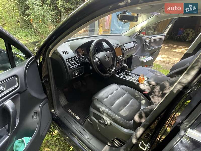 Внедорожник / Кроссовер Volkswagen Touareg 2014 в Киеве