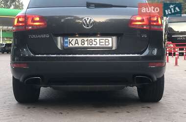 Внедорожник / Кроссовер Volkswagen Touareg 2010 в Киеве