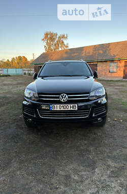 Позашляховик / Кросовер Volkswagen Touareg 2010 в Миргороді