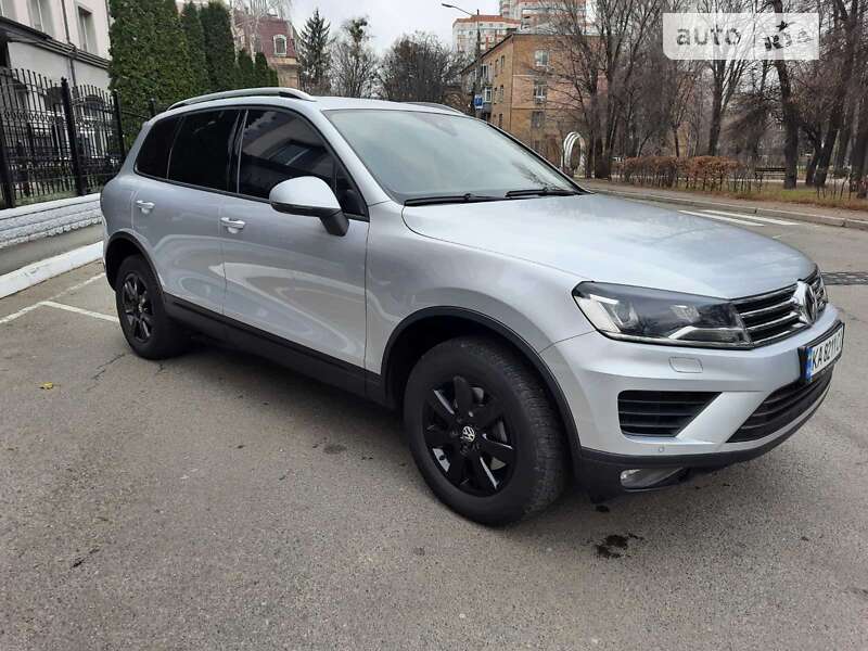 Внедорожник / Кроссовер Volkswagen Touareg 2016 в Киеве