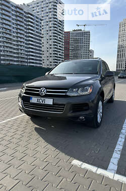 Позашляховик / Кросовер Volkswagen Touareg 2012 в Києві